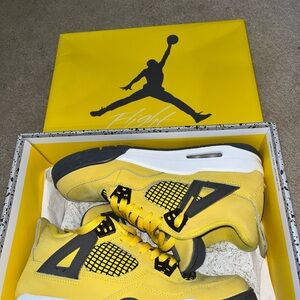 Jordan 4 lightning